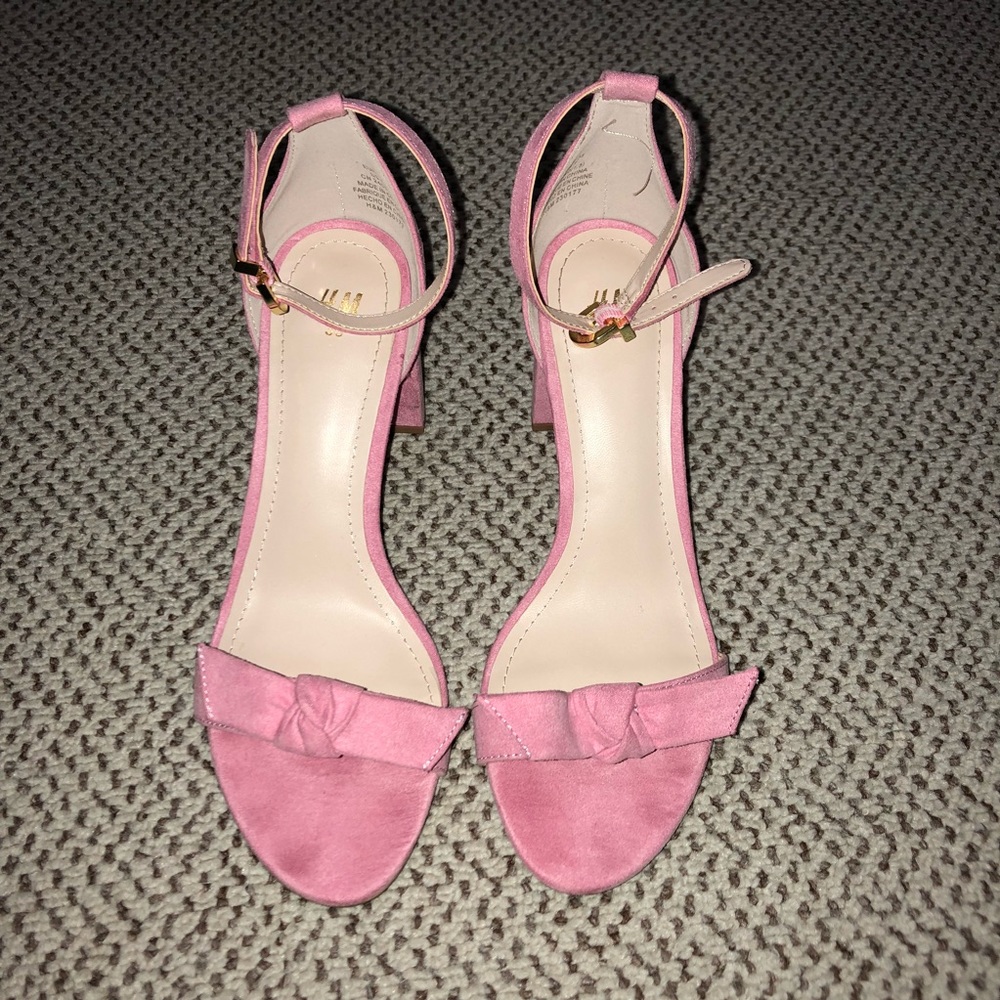 H&M pink suede high heels w/ bow